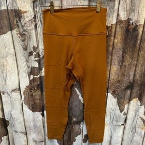 lululemon leggings. Size 8 comes to mid calf